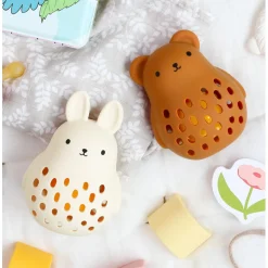 A little lovely company silicone rammelaar konijn Off-White