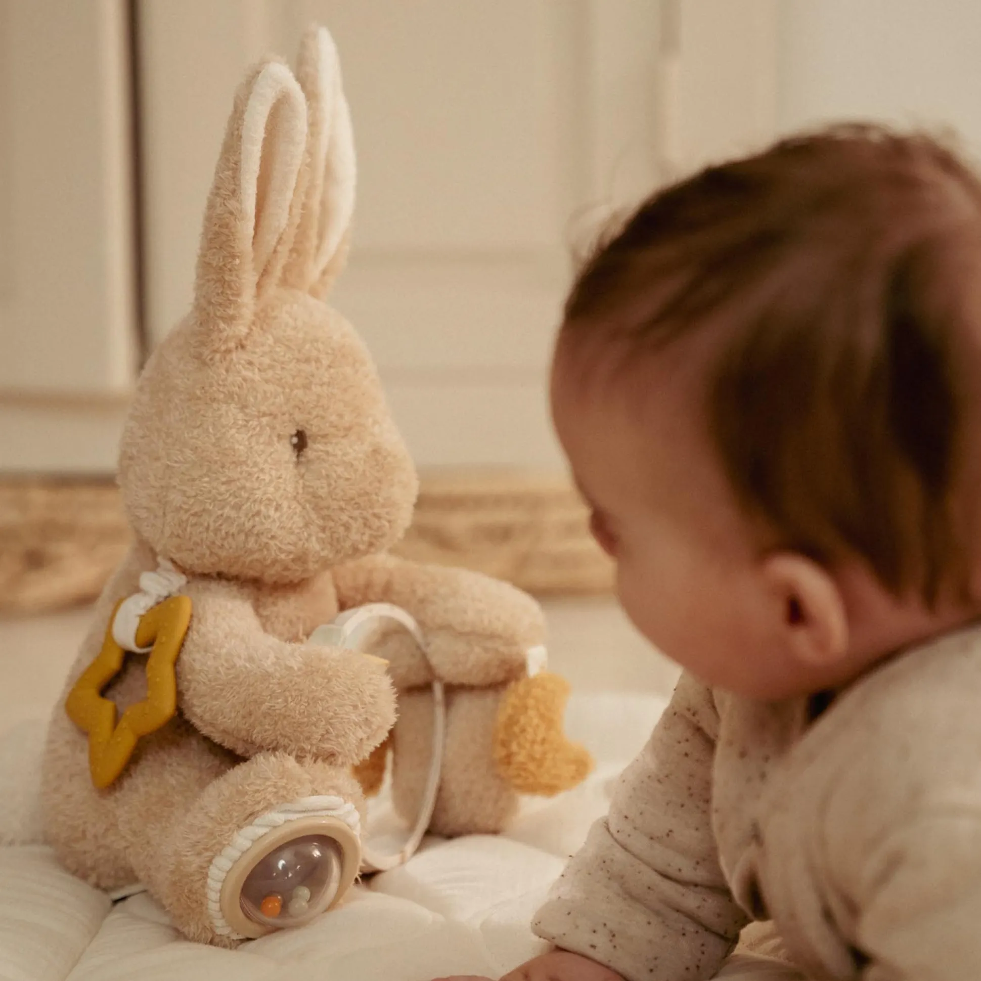 Little Dutch activiteitenknuffel Newborn Naturals Bunny Beigebrown