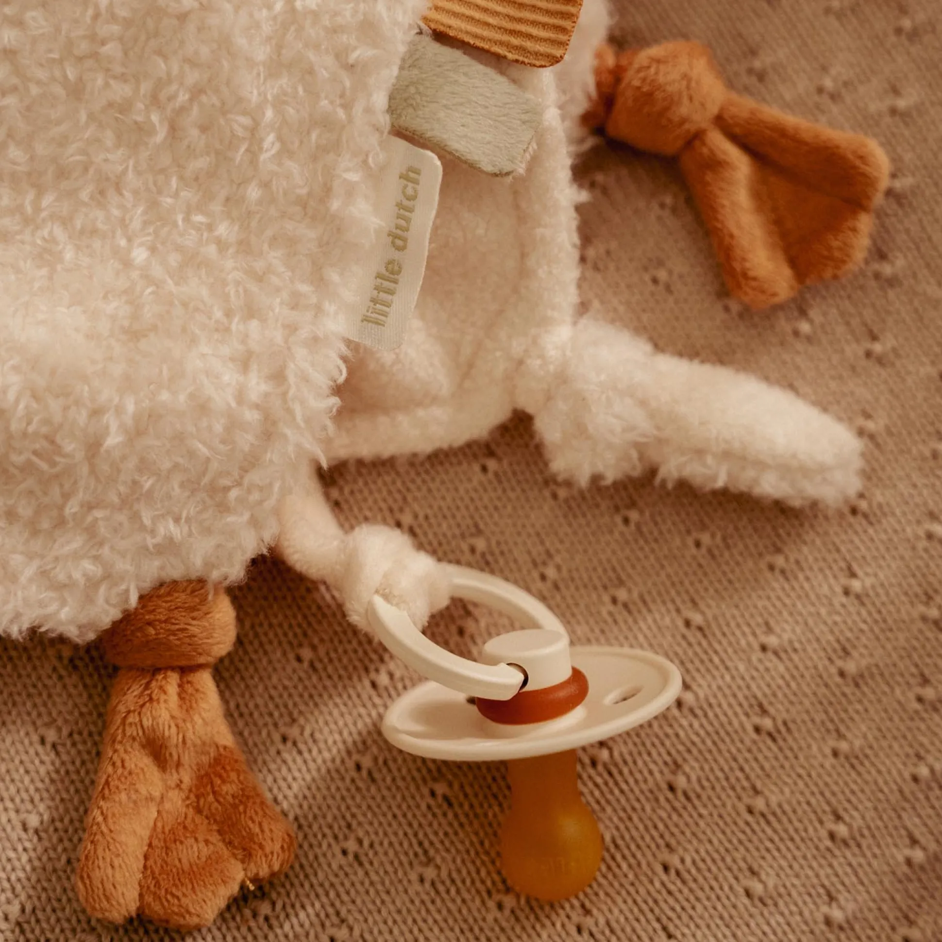 Little Dutch knuffeldoekje Newborn Naturals Goose Off-White