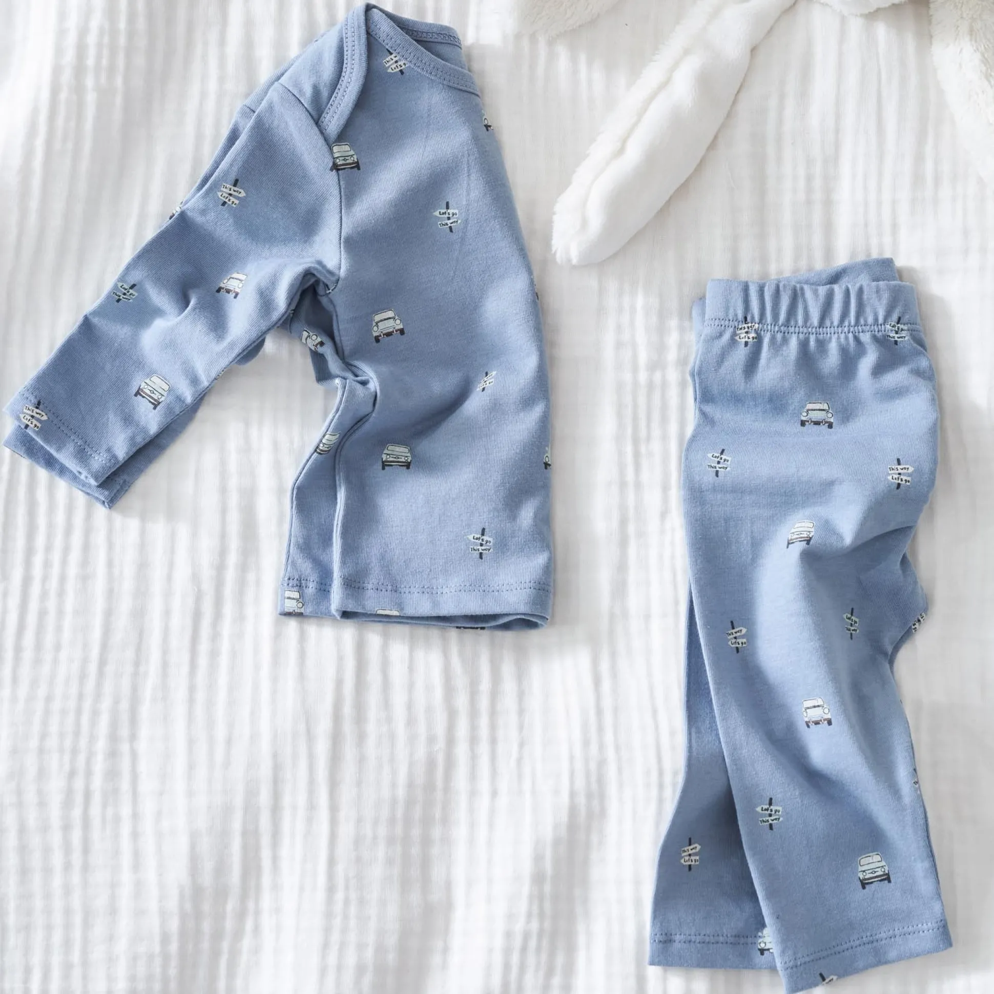 Prénatal baby pyjama retro auto blauw