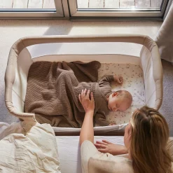 Prénatal co-sleeper Steffi Beigebrown