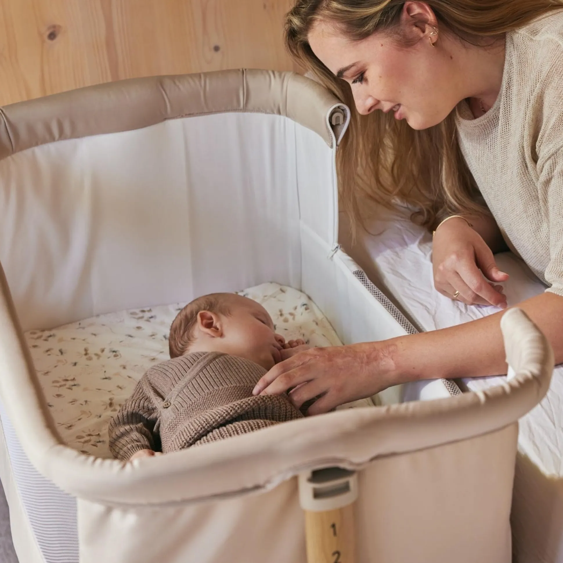 Prénatal co-sleeper Steffi Beigebrown