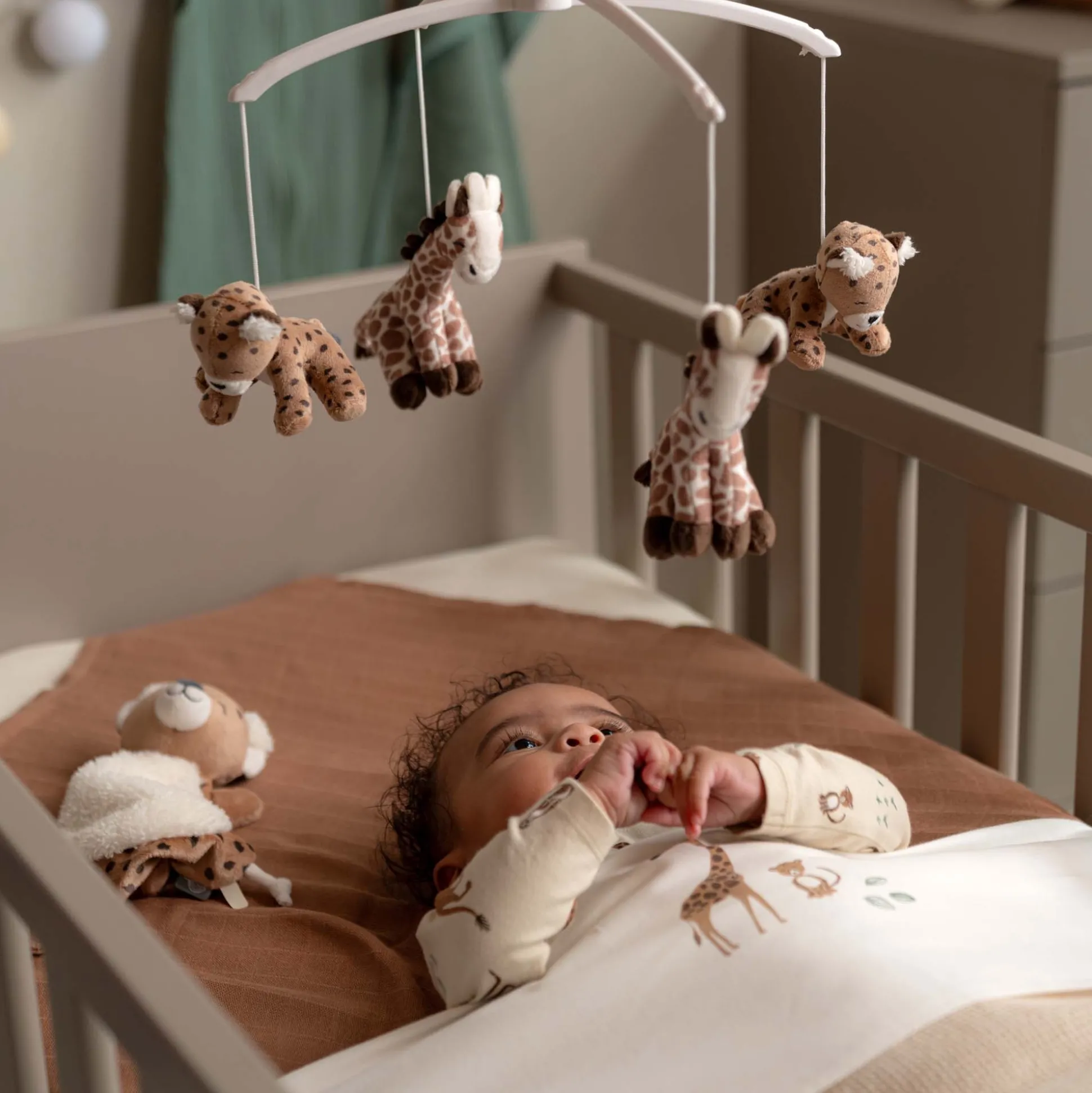 Prénatal muziekmobiel Savanne Dark Sand Brown