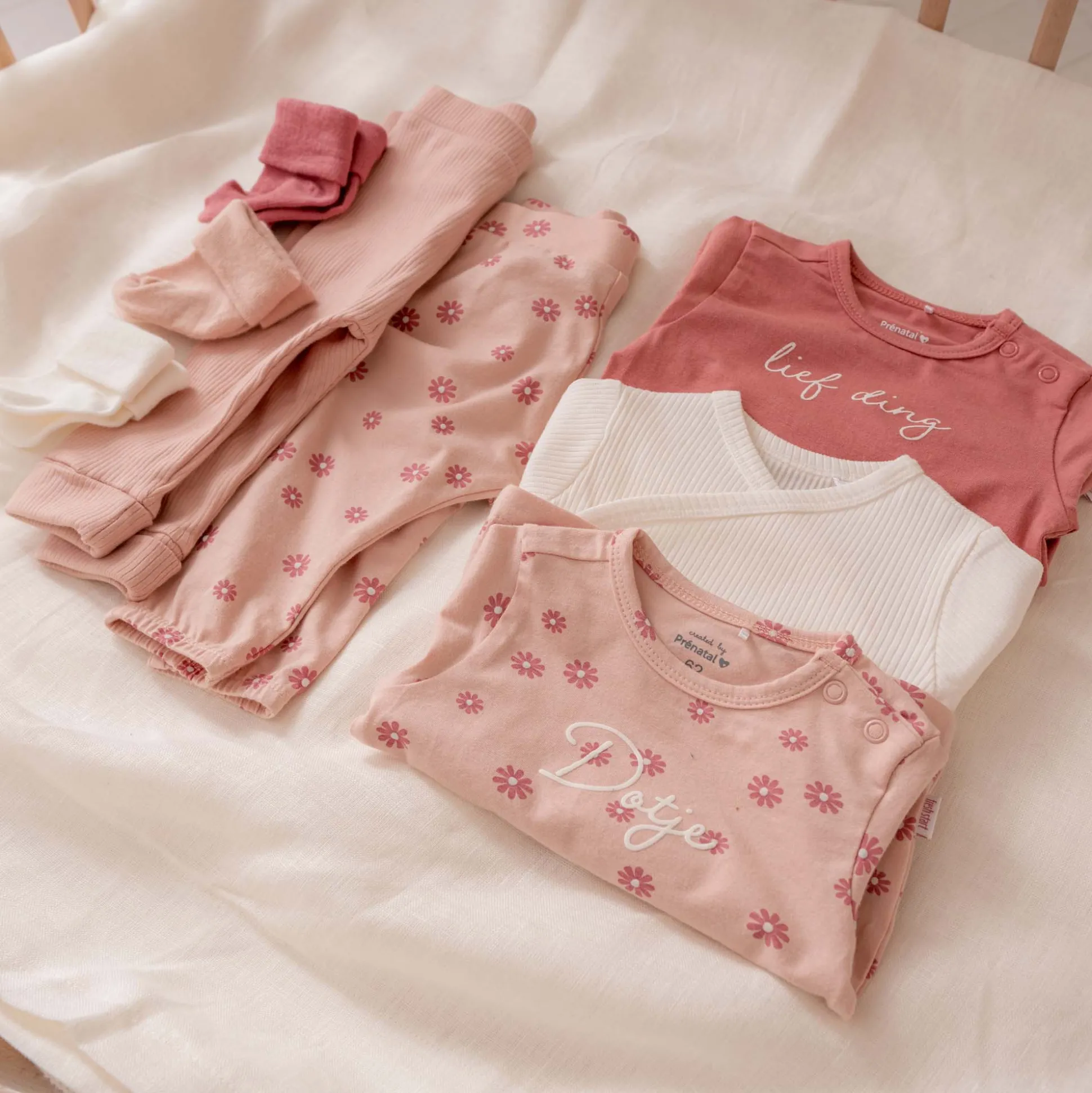 Prénatal newborn broek bloemen roze