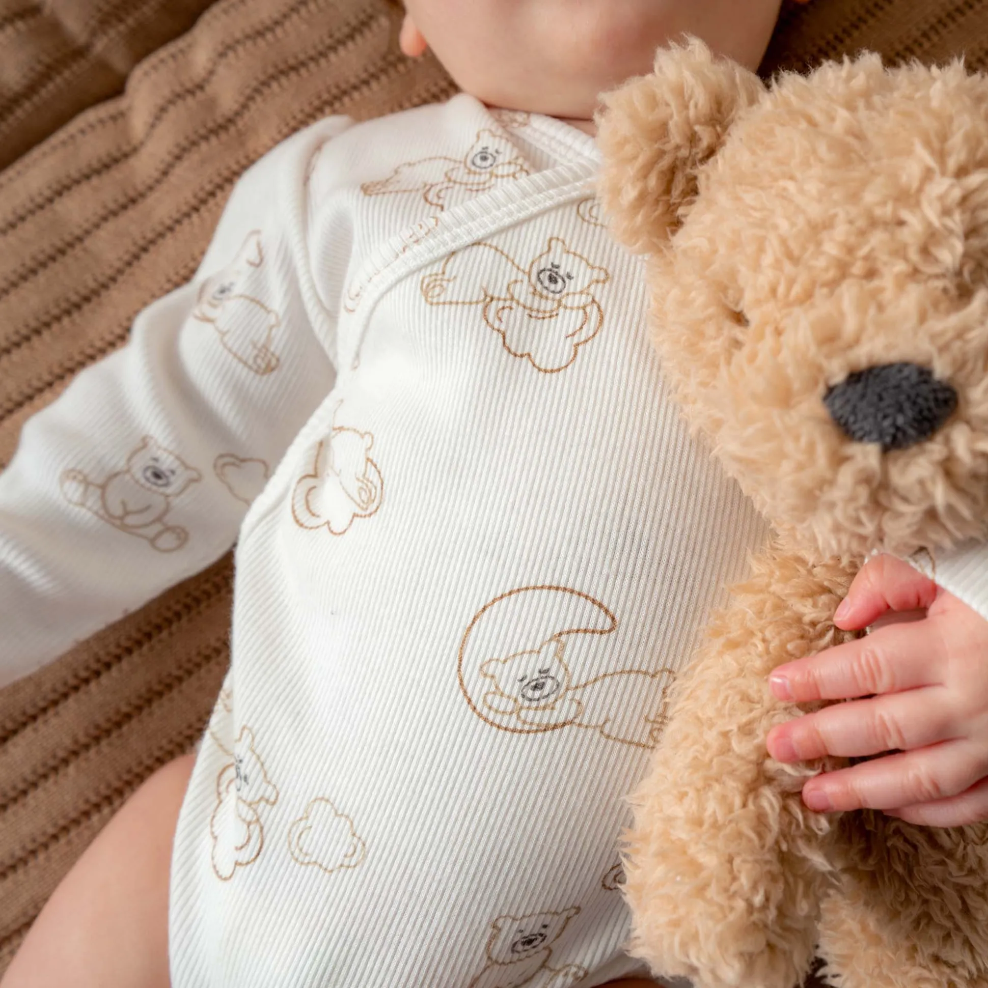 Prénatal overslagromper beren rib lange mouwen all over print wit