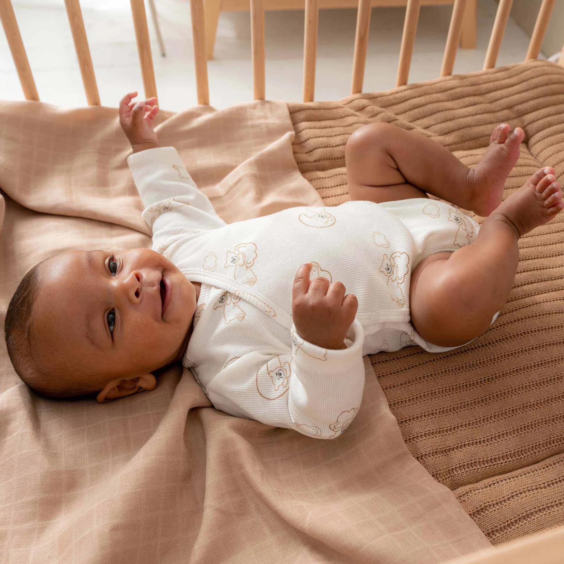 Prénatal overslagromper beren rib lange mouwen all over print wit