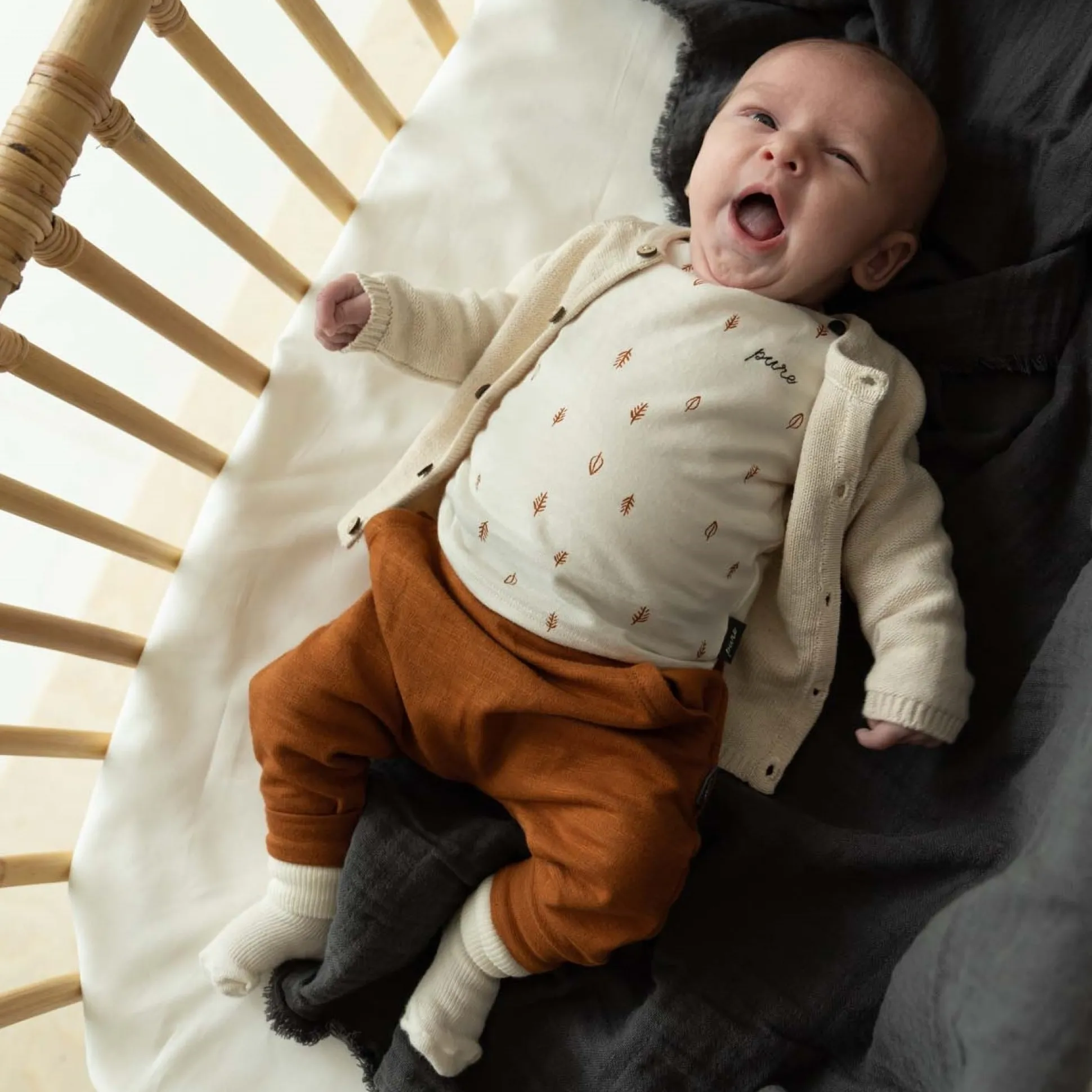 Prénatal Pure newborn vest, shirt, broek & slofjes