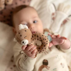 Prénatal rammelaar Savanne Dark Sand Brown