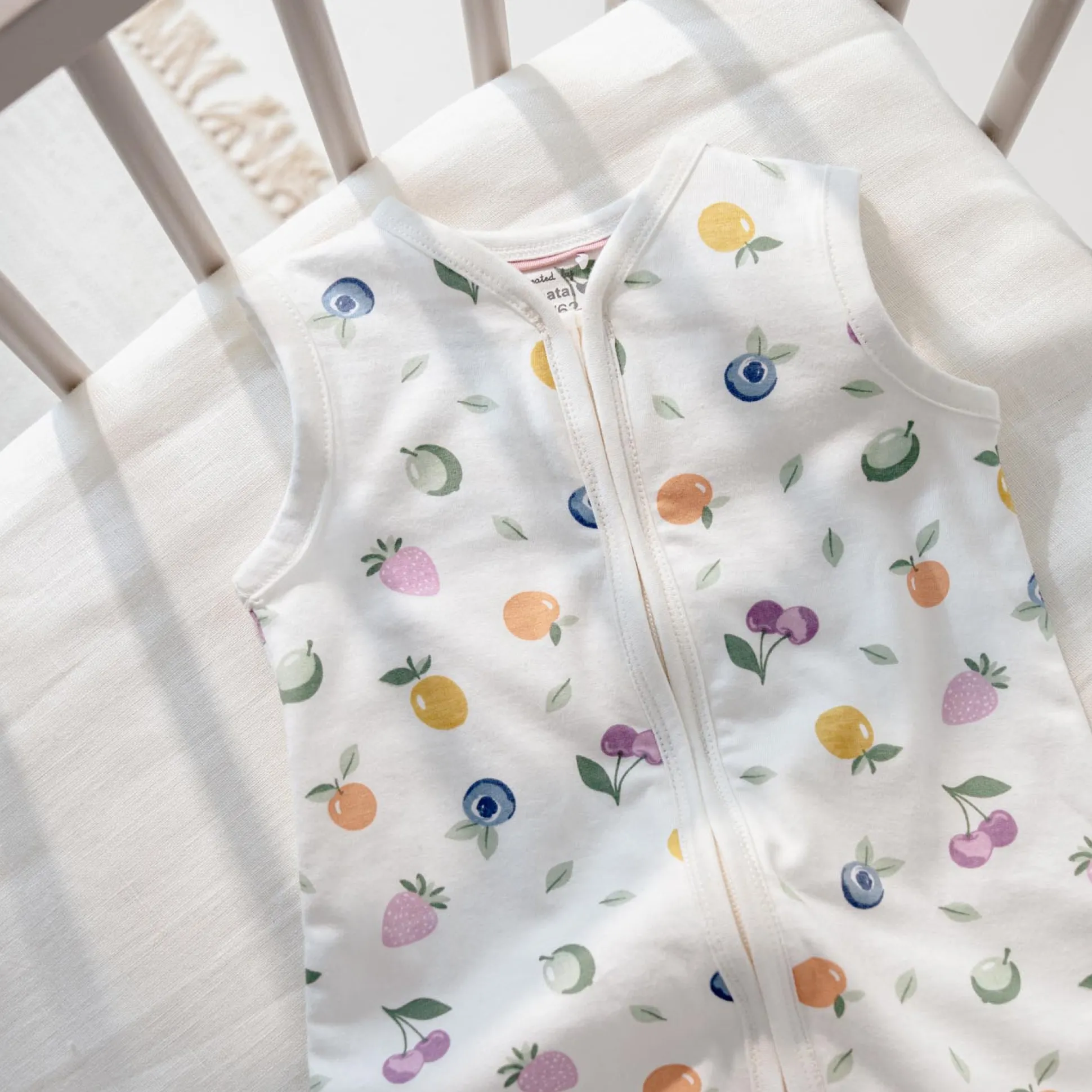 Prénatal slaapzak fruit wit