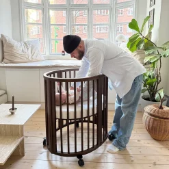 Stokke Sleepi Mini bundel warm bruin met matras & hoeslaken