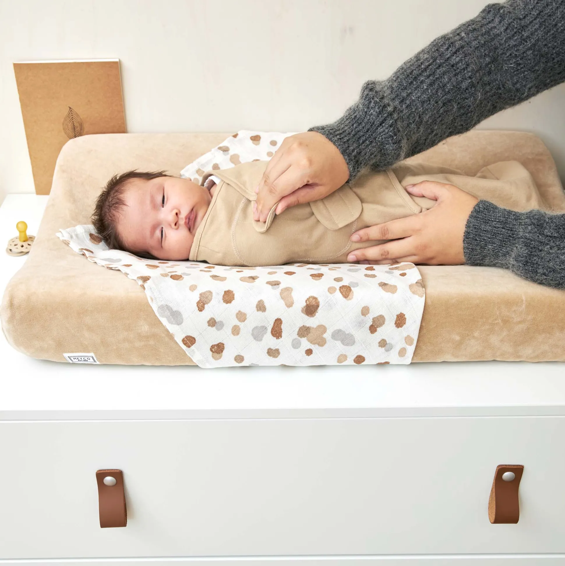 SwaddleMeyco 0-3 maanden sand Sandbrown