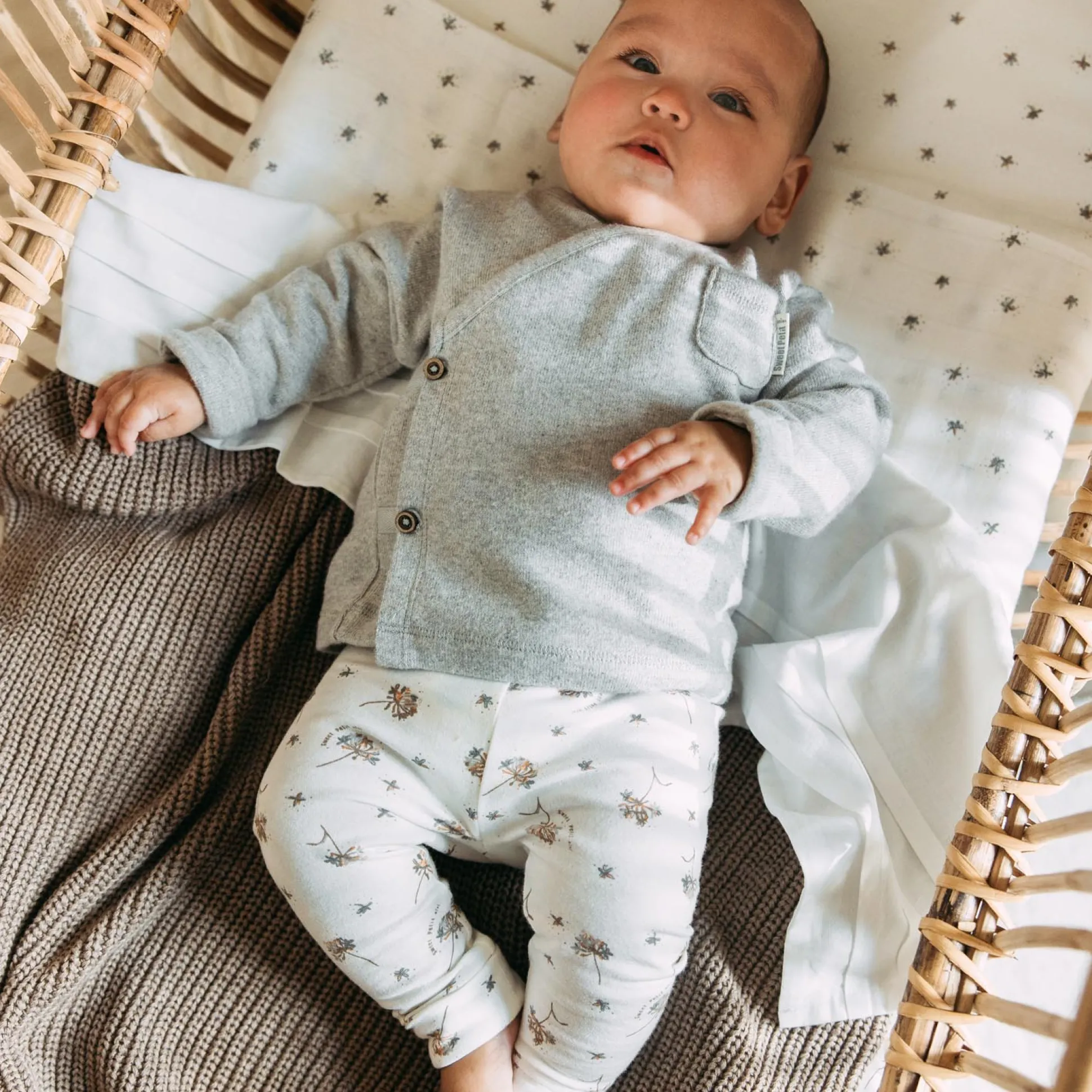 Sweet petit mini overslag shirt, broekje & sokken